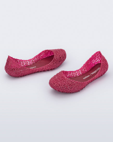 Angled view of a pair of red glitter Campana kids ballerina flat