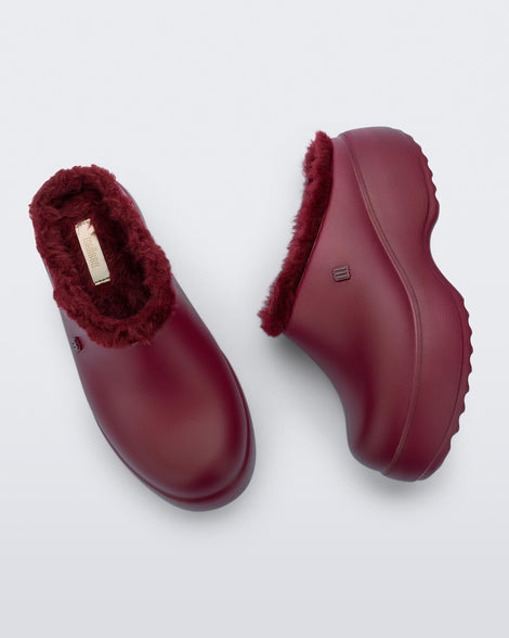 Top and side view of a pair of red Free Clog Fluffy Platforms