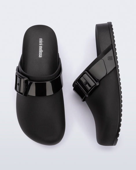 Top and side view of a pair of black kids Cozy Clogs