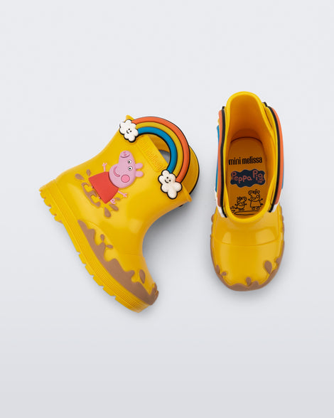 Side and top view of a pair of yellow Welly Peppa Pig rain boots