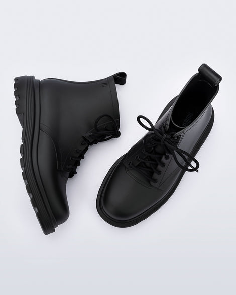 Top and side view of a pair of black Coturno Soft boots