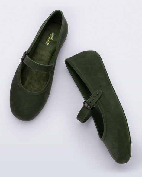 Side and top view of a pair of green Soft Ballerina Velvet flats