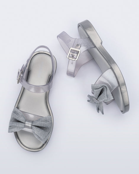 Top view of a pair of pearly silver Mar Sweet kids sandals