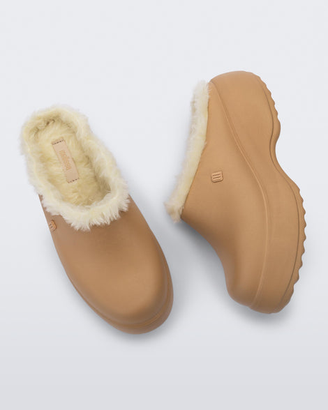 Top and side view of a pair of dark beige Free Clog Fluffy Platforms with light beige fluffy liner