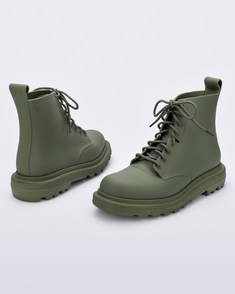 Back and side view of a pair of green Coturno Soft boots