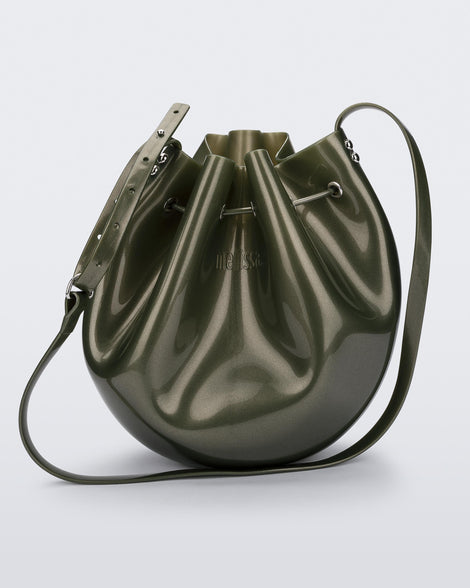 Back view of a metallic green Sac drawstring bag.