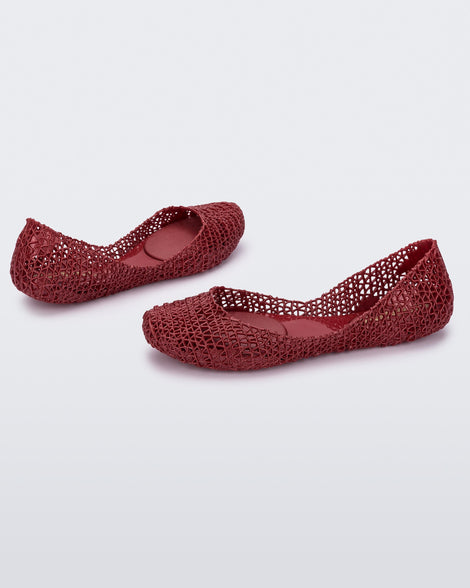 Angled view of a pair of metallic red Campana kids ballerina flat