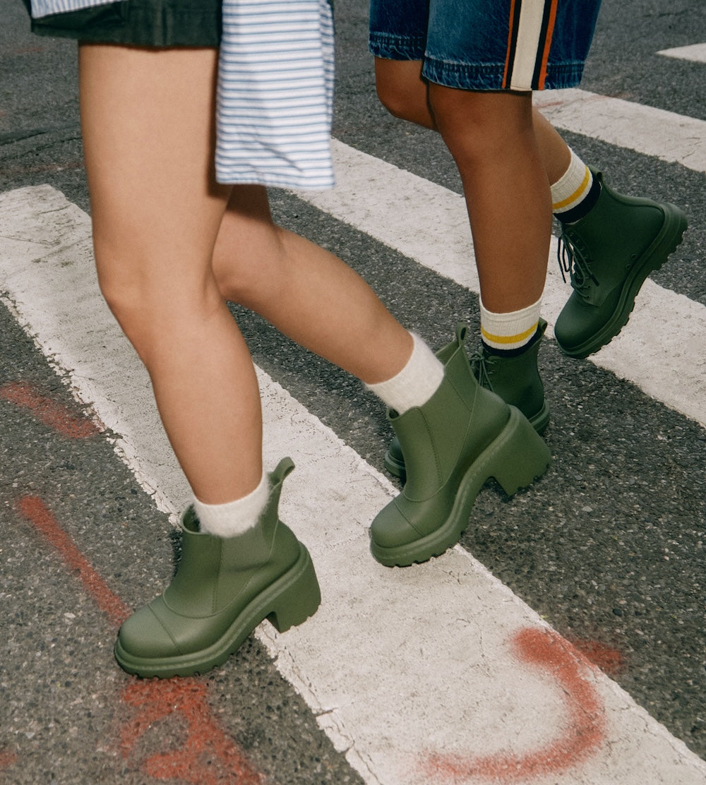 Courtney and Coturno boots being worn by models