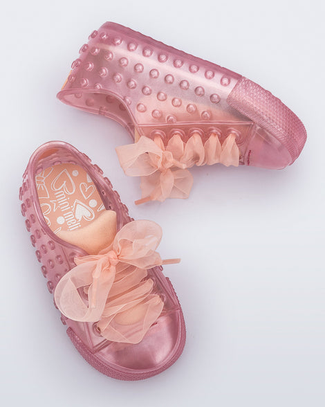 Top and side view of a pair of pearly pink Polibolha baby sneakers with laces.