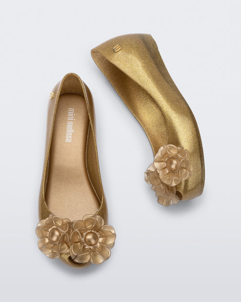 Top and side view of a pair of glitter beige kids Ultragirl Springtime flats