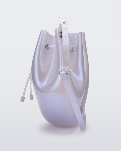 Side view of a pearly blue Sac drawstring bag.