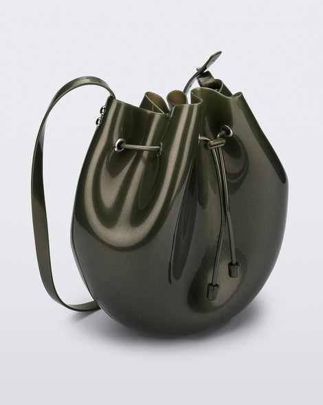 Angled view of a metallic green Sac drawstring bag.