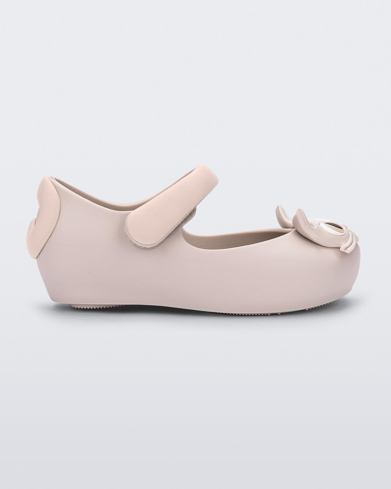 Side view of a beige baby Ultragirl Cat flat