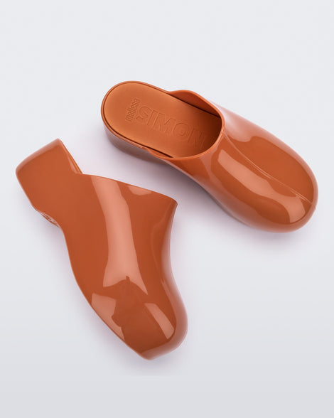 Top and side view of a pair of brown Melissa Bubble clogs from the Simon Miller collaboration.